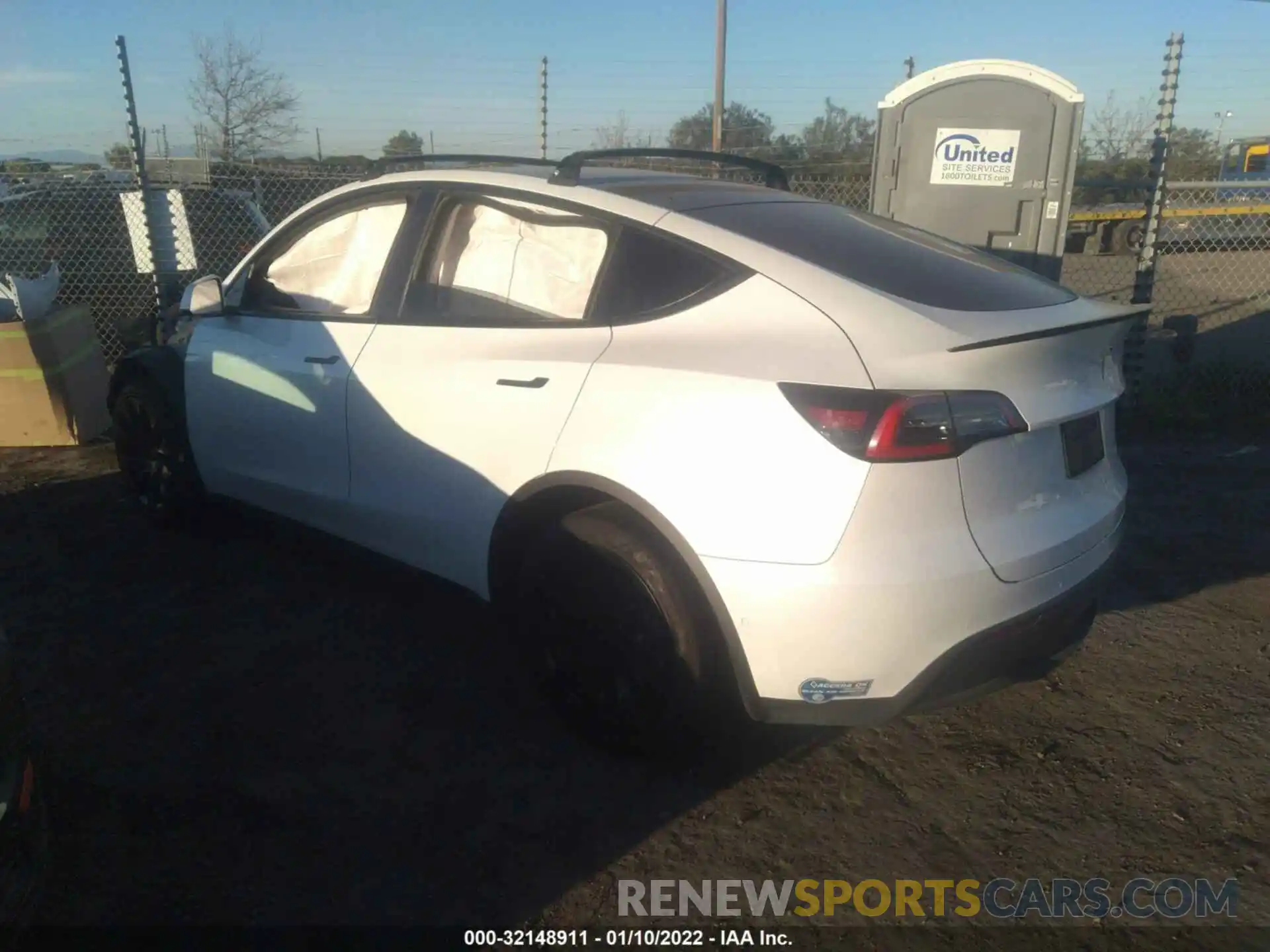 3 Фотография поврежденного автомобиля 5YJYGDEE7LF058235 TESLA MODEL Y 2020