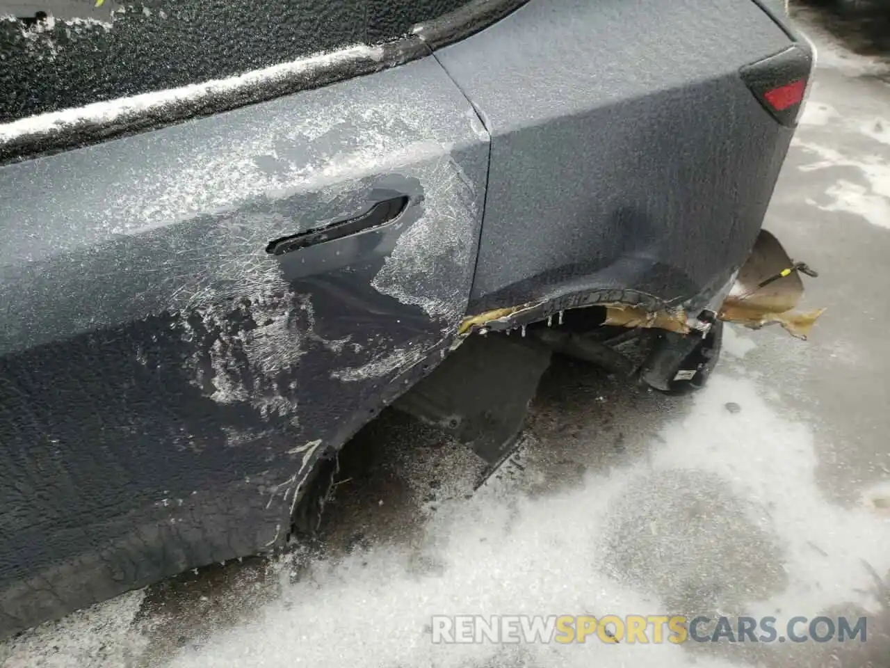 9 Photograph of a damaged car 5YJYGDEE8LF006550 TESLA MODEL Y 2020