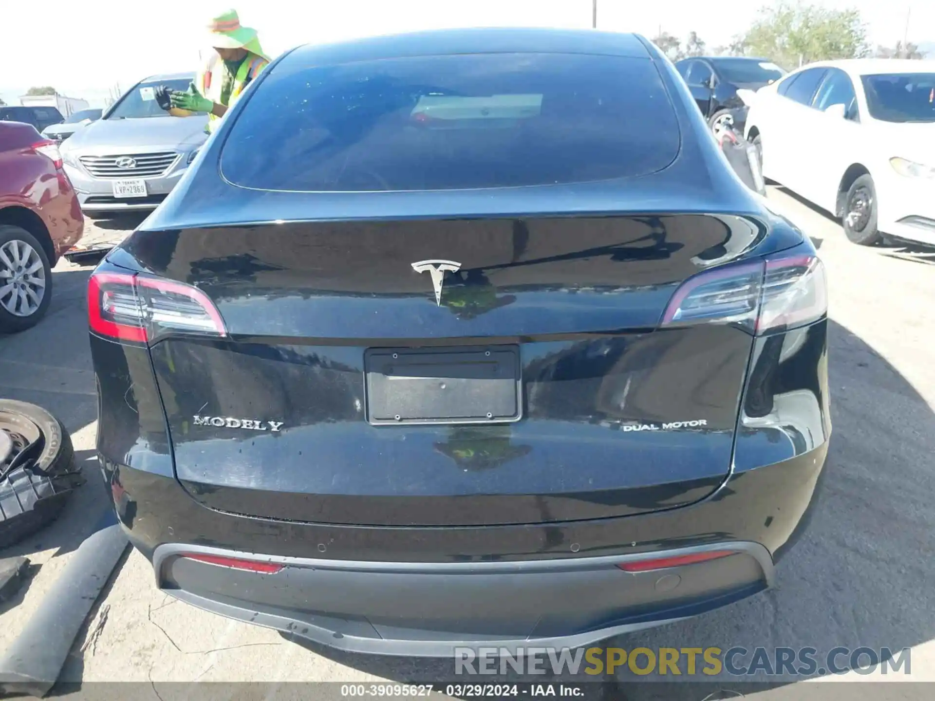 17 Photograph of a damaged car 5YJYGDEE8LF025373 TESLA MODEL Y 2020