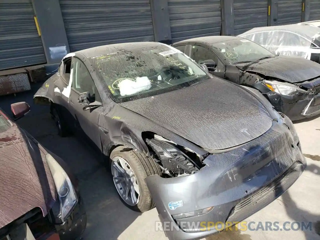 1 Photograph of a damaged car 5YJYGDEE8LF031495 TESLA MODEL Y 2020