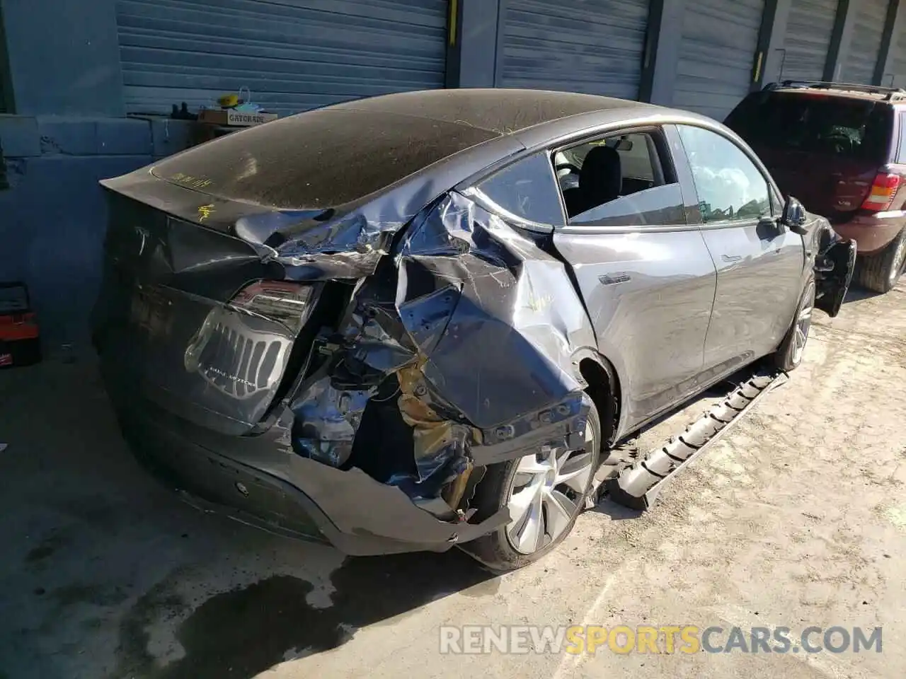 4 Photograph of a damaged car 5YJYGDEE8LF031495 TESLA MODEL Y 2020