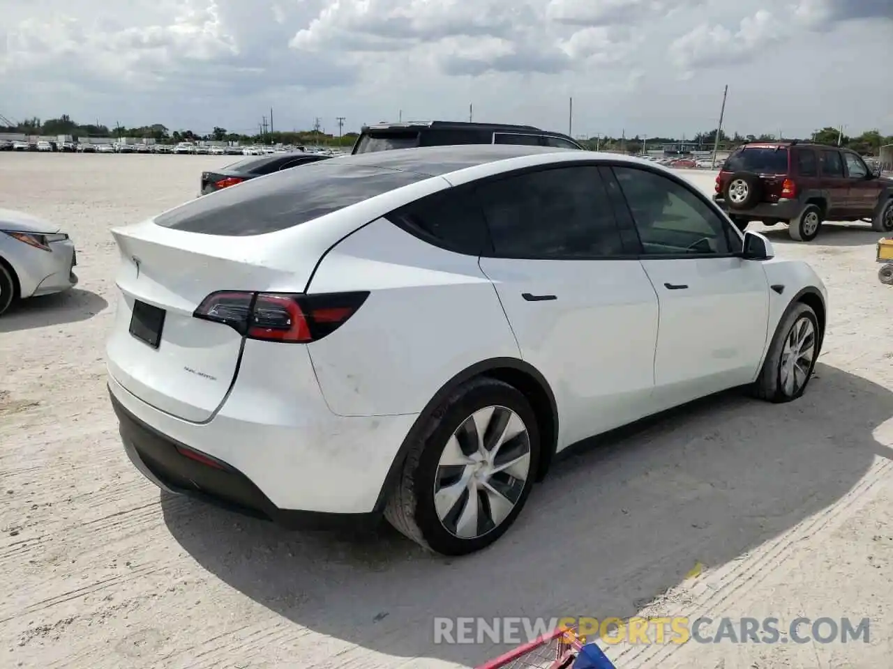 4 Photograph of a damaged car 5YJYGDEE8LF048068 TESLA MODEL Y 2020