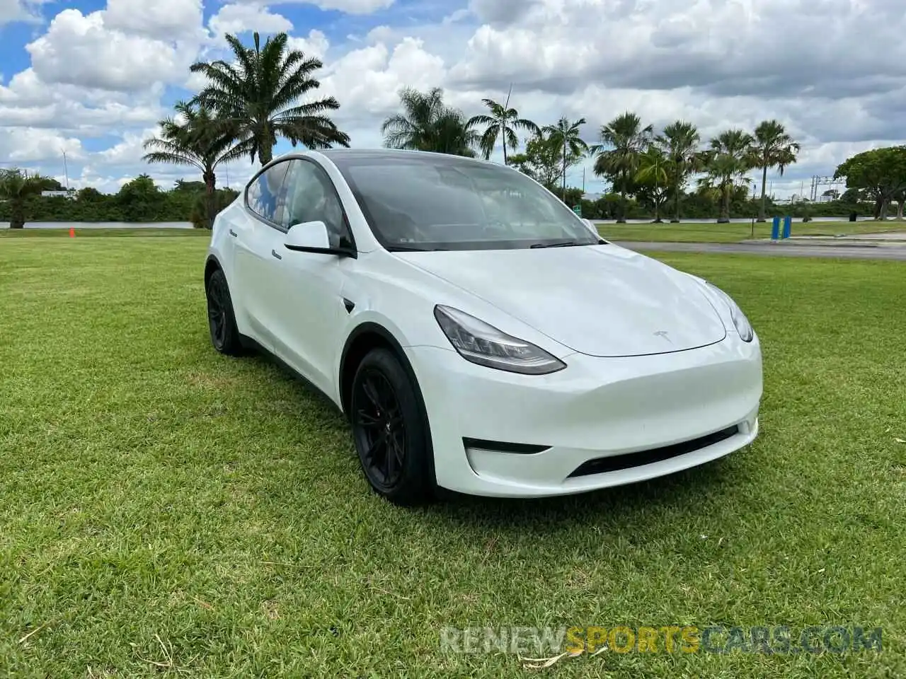 1 Photograph of a damaged car 5YJYGDEE8LF054632 TESLA MODEL Y 2020