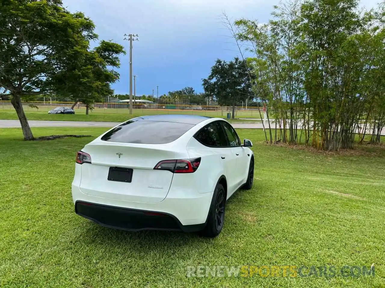 4 Photograph of a damaged car 5YJYGDEE8LF054632 TESLA MODEL Y 2020