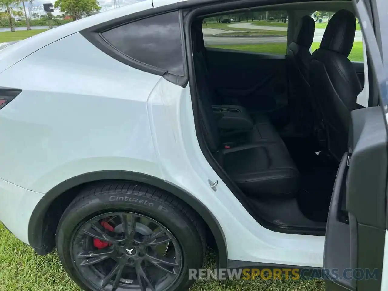 6 Photograph of a damaged car 5YJYGDEE8LF054632 TESLA MODEL Y 2020