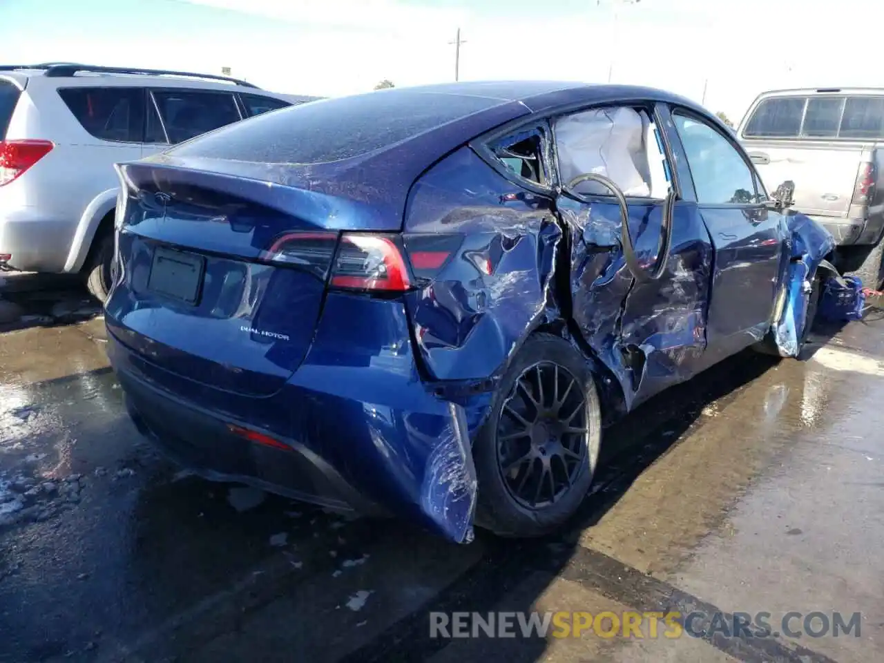 4 Photograph of a damaged car 5YJYGDEE8LF054789 TESLA MODEL Y 2020