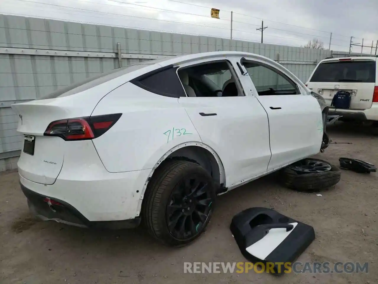 4 Photograph of a damaged car 5YJYGDEE8LF056039 TESLA MODEL Y 2020