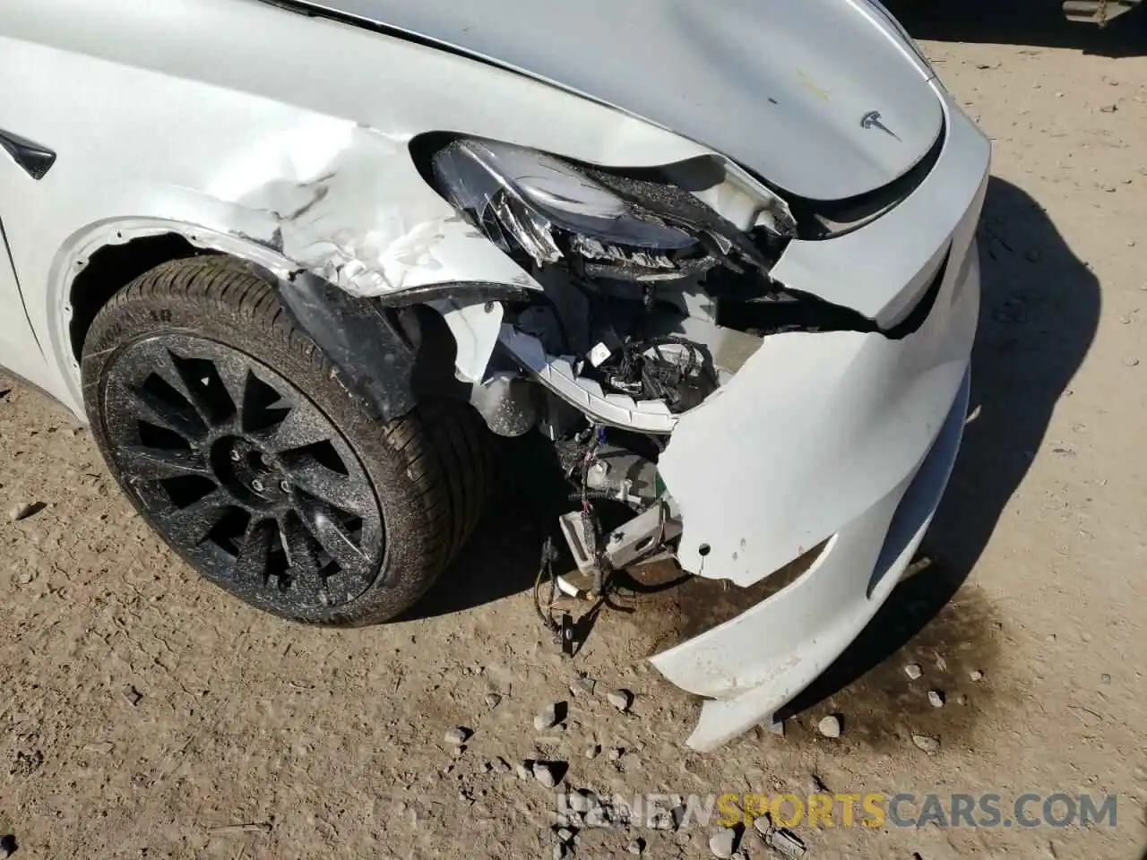 9 Photograph of a damaged car 5YJYGDEE8LF059281 TESLA MODEL Y 2020