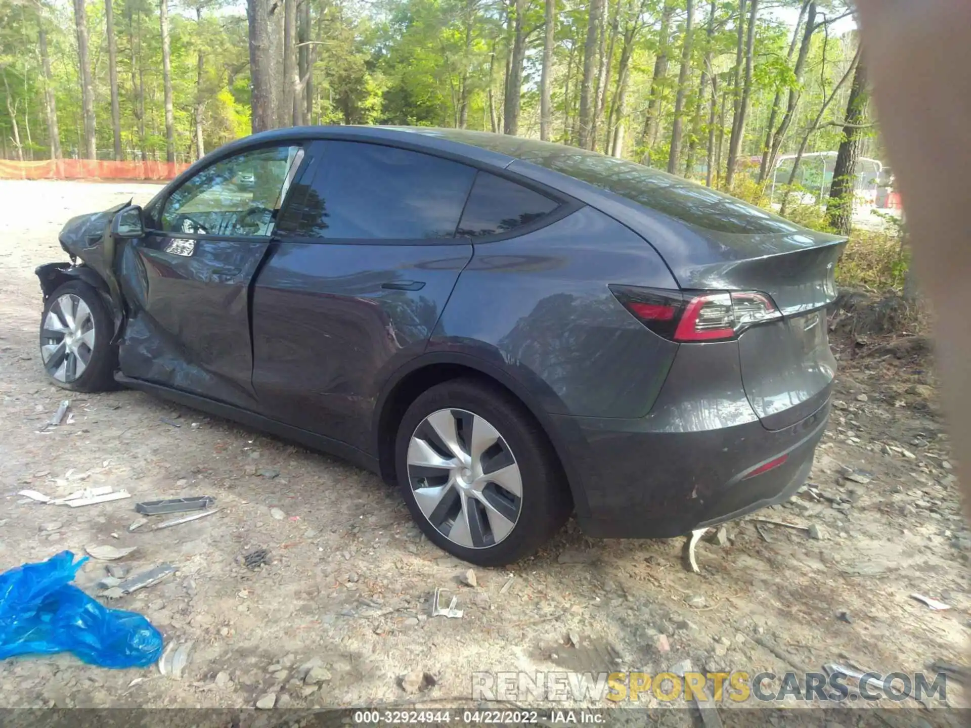 3 Photograph of a damaged car 5YJYGDEE9LF025138 TESLA MODEL Y 2020