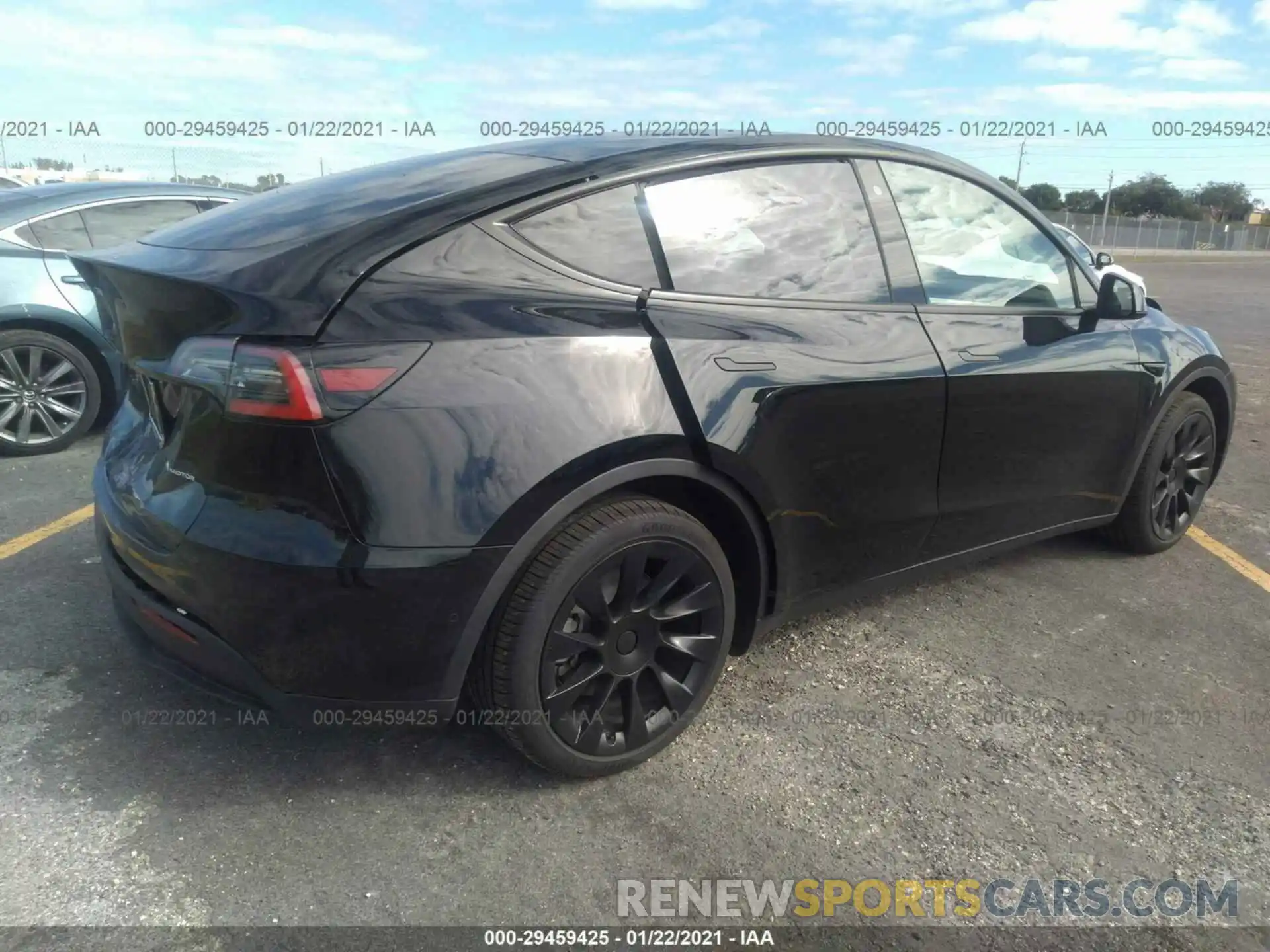 4 Photograph of a damaged car 5YJYGDEE9LF040562 TESLA MODEL Y 2020