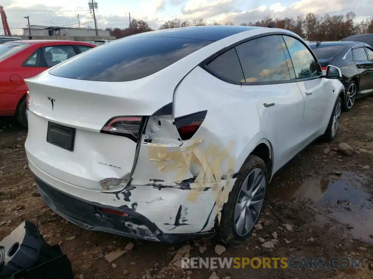 4 Photograph of a damaged car 5YJYGDEE9LF043820 TESLA MODEL Y 2020