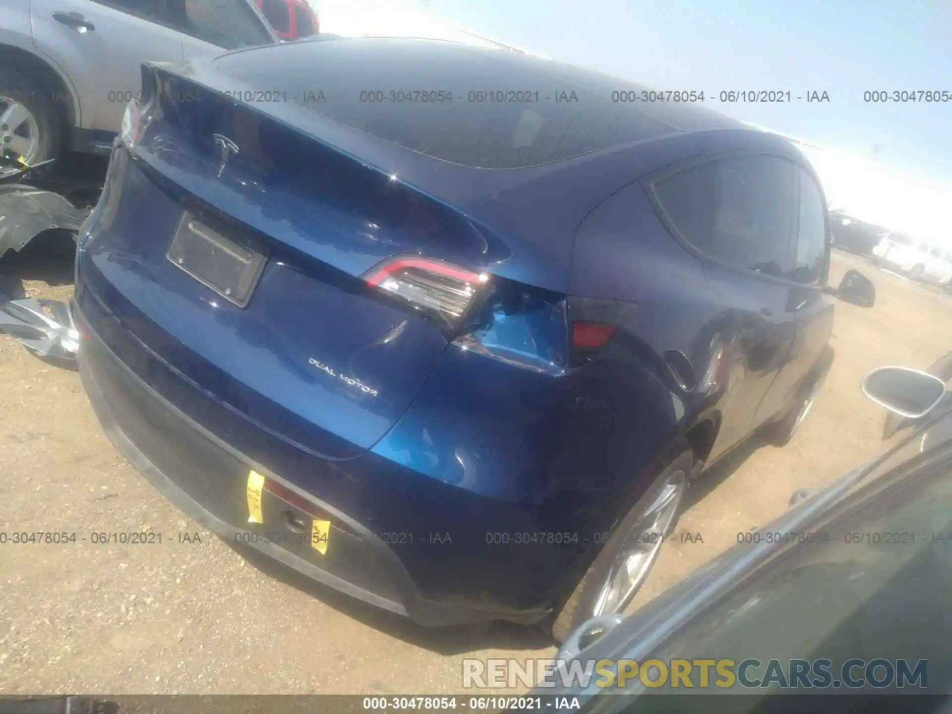 4 Photograph of a damaged car 5YJYGDEE9LF047611 TESLA MODEL Y 2020