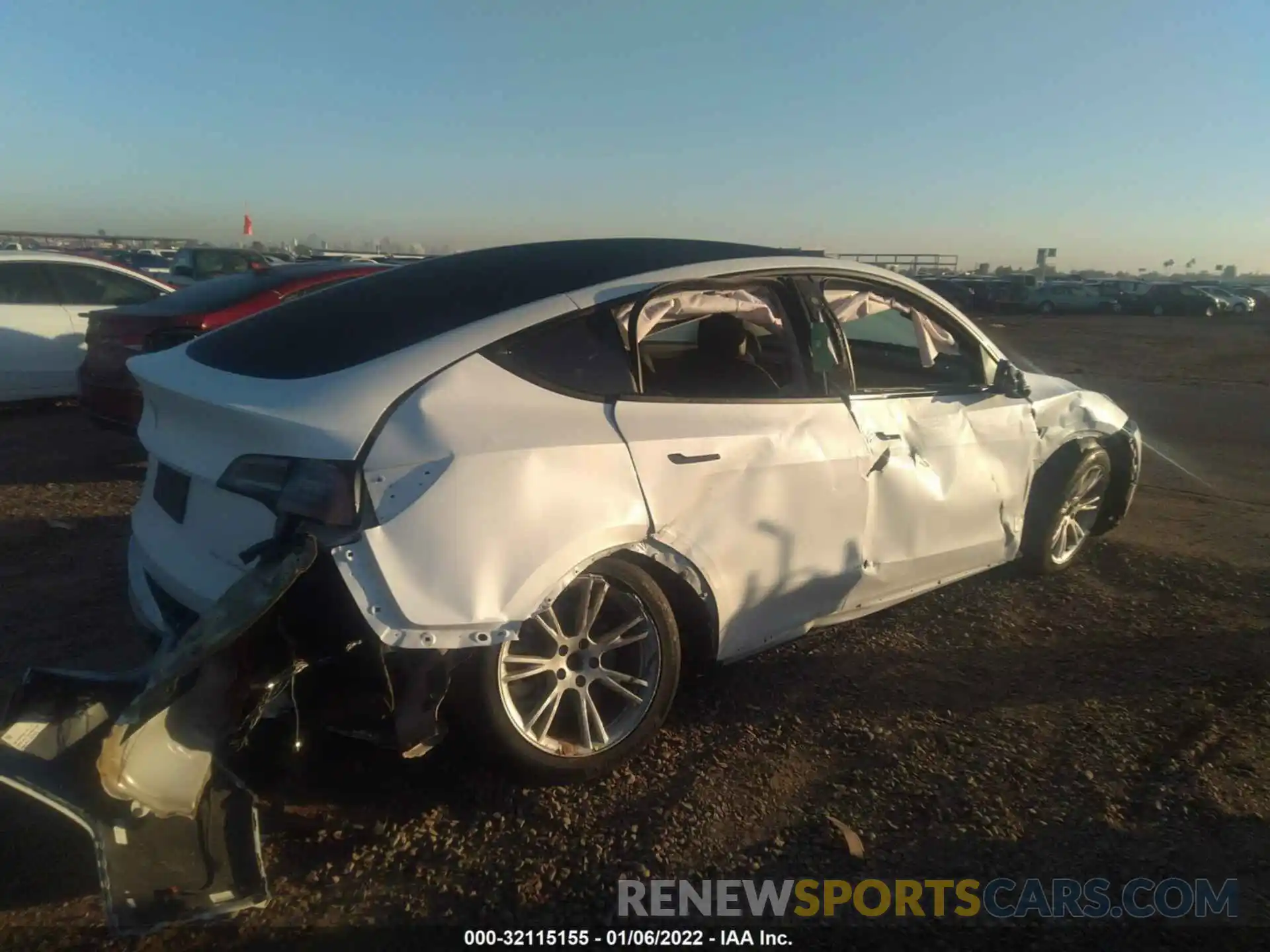 4 Photograph of a damaged car 5YJYGDEEXLF010020 TESLA MODEL Y 2020