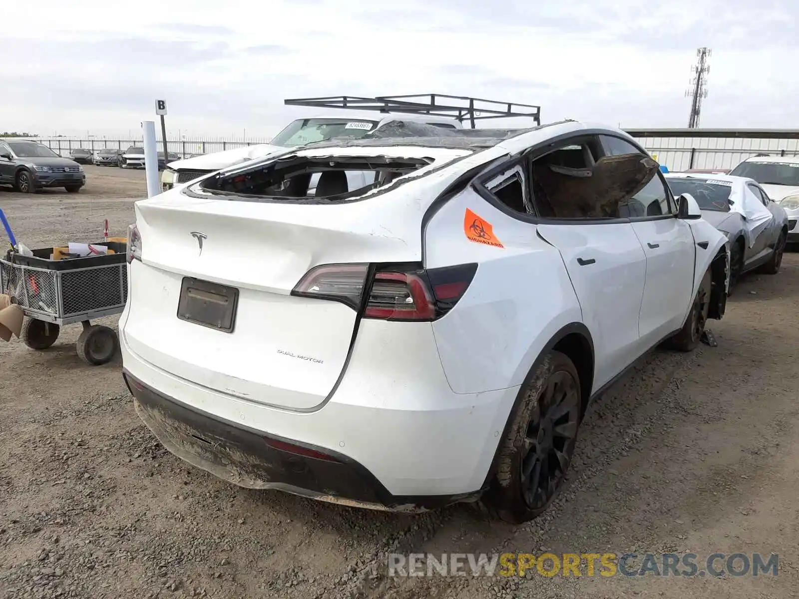 4 Photograph of a damaged car 5YJYGDEEXLF010910 TESLA MODEL Y 2020