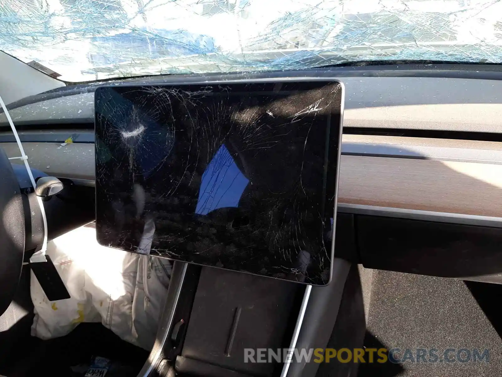 8 Photograph of a damaged car 5YJYGDEEXLF010910 TESLA MODEL Y 2020