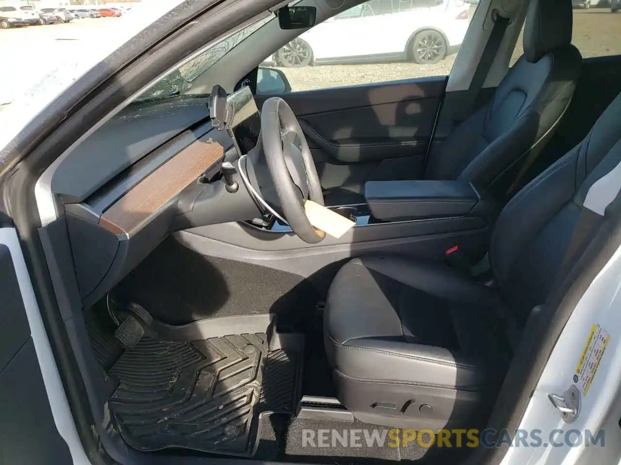 5 Photograph of a damaged car 5YJYGDEEXLF011247 TESLA MODEL Y 2020