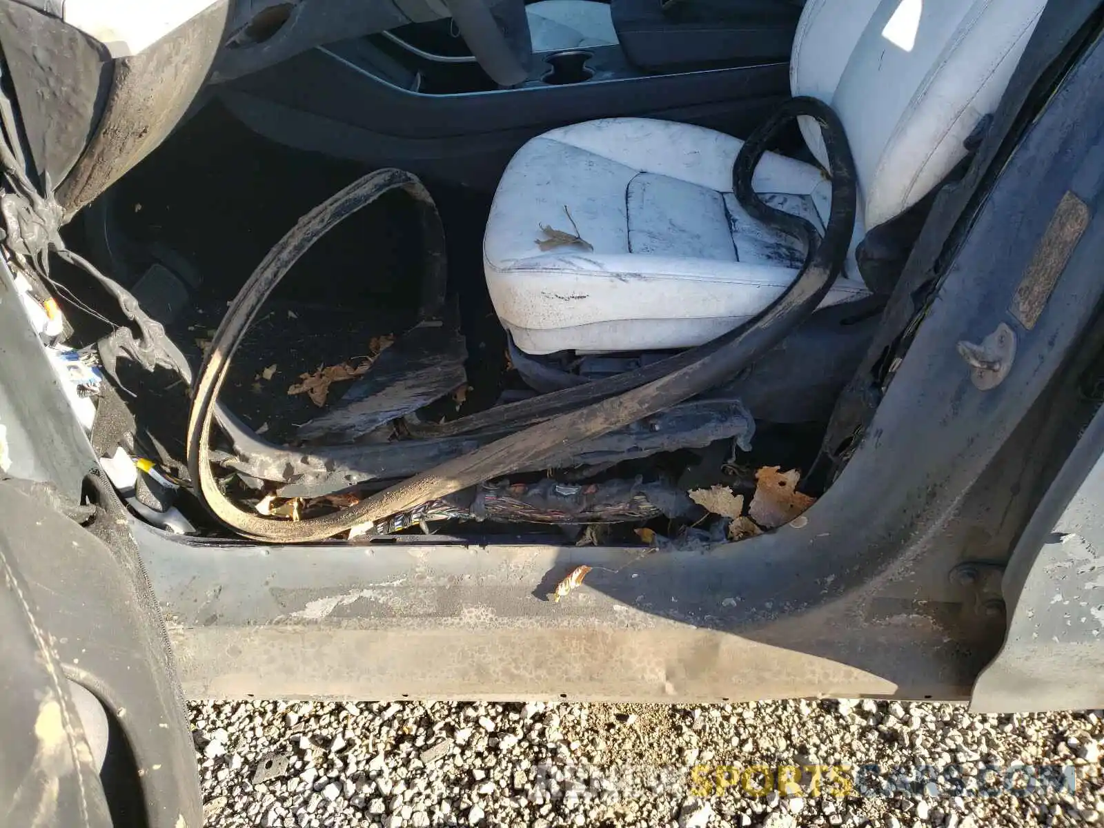 10 Photograph of a damaged car 5YJYGDEEXLF027612 TESLA MODEL Y 2020