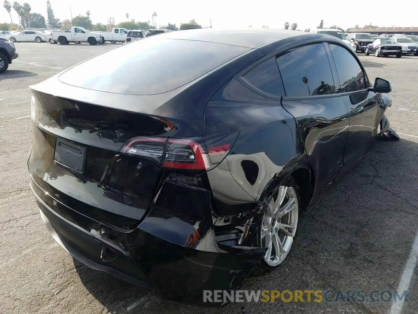 4 Photograph of a damaged car 5YJYGDEEXLF029957 TESLA MODEL Y 2020