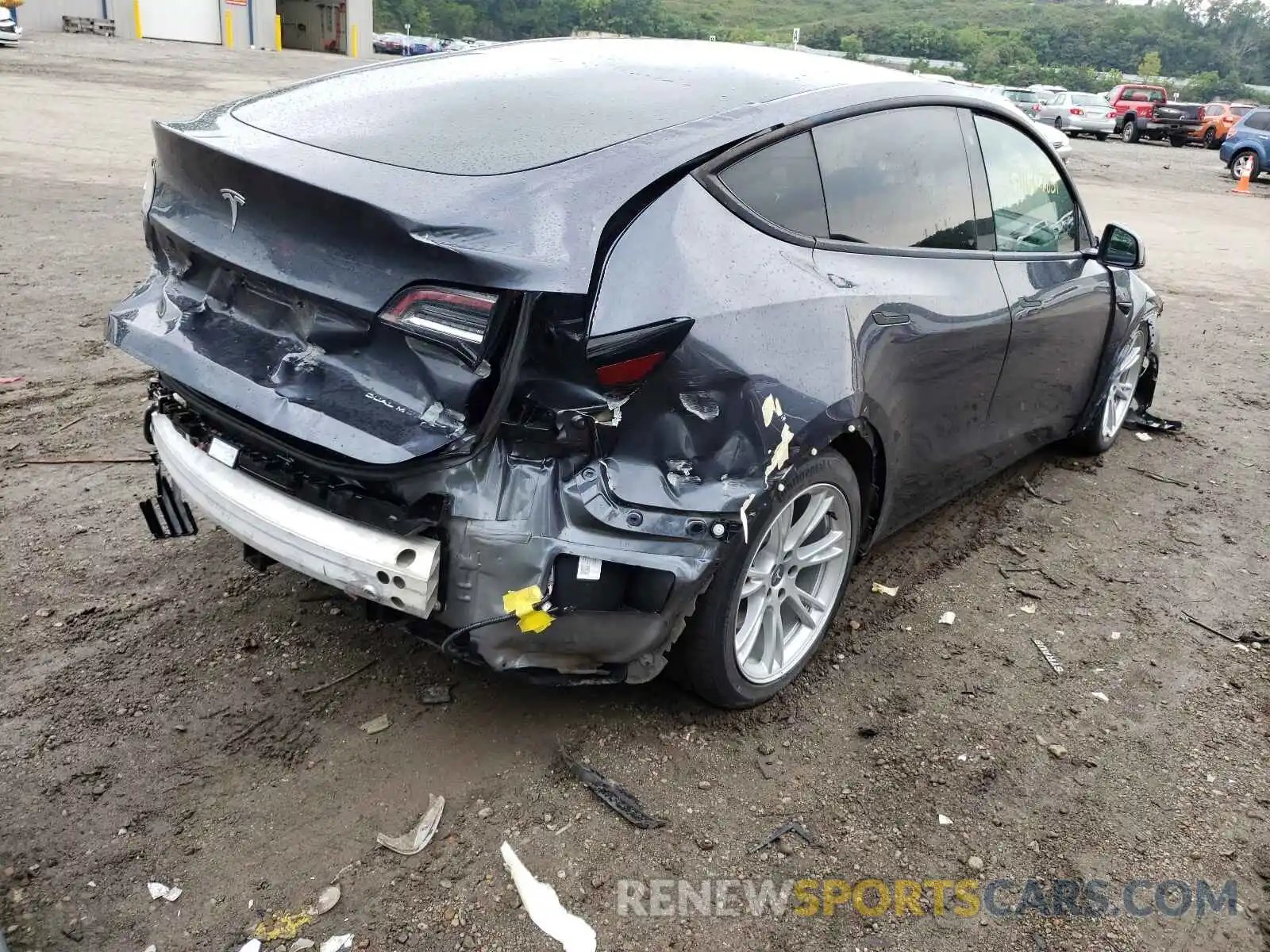 4 Photograph of a damaged car 5YJYGDEEXLF030090 TESLA MODEL Y 2020