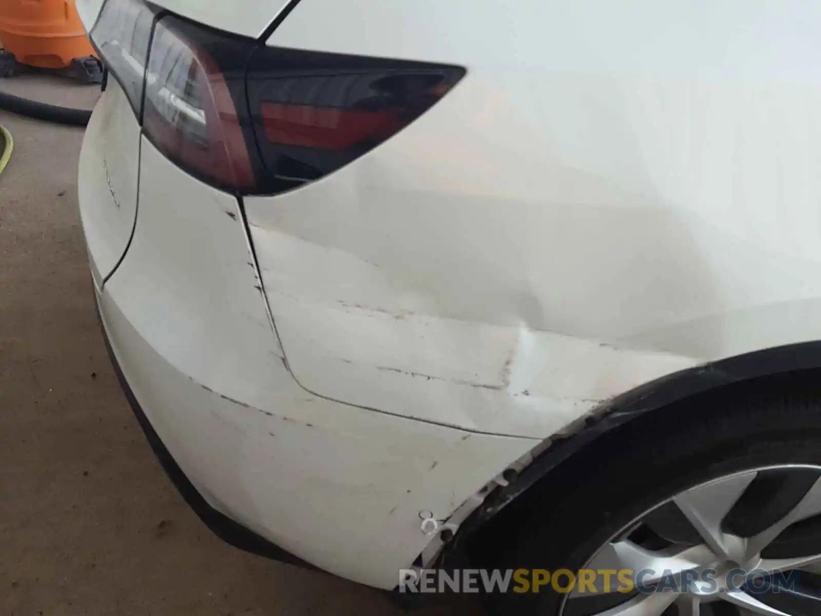 10 Photograph of a damaged car 5YJYGDEEXLF031997 TESLA MODEL Y 2020