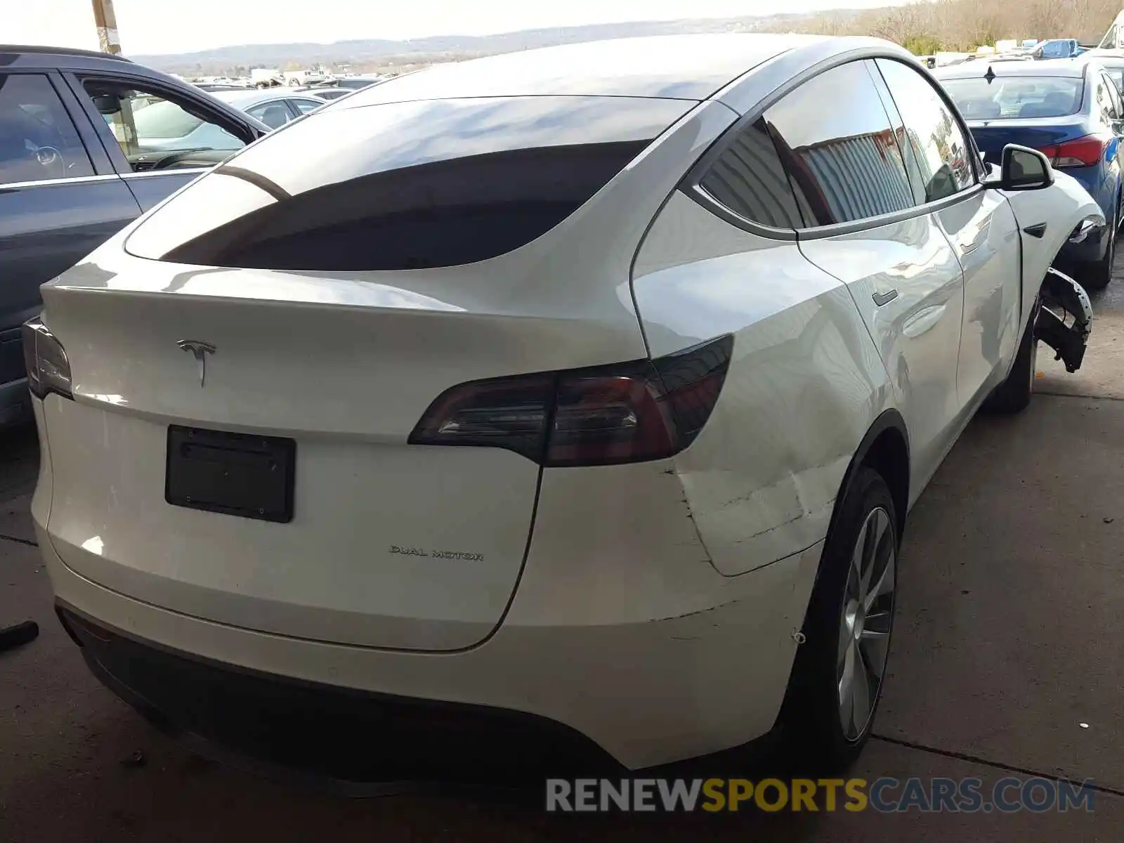 4 Photograph of a damaged car 5YJYGDEEXLF031997 TESLA MODEL Y 2020