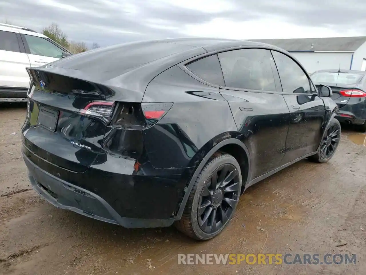 4 Photograph of a damaged car 5YJYGDEEXLF034897 TESLA MODEL Y 2020