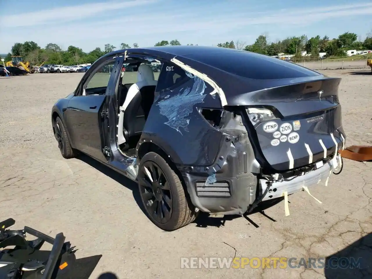 3 Photograph of a damaged car 5YJYGDEEXLF037444 TESLA MODEL Y 2020