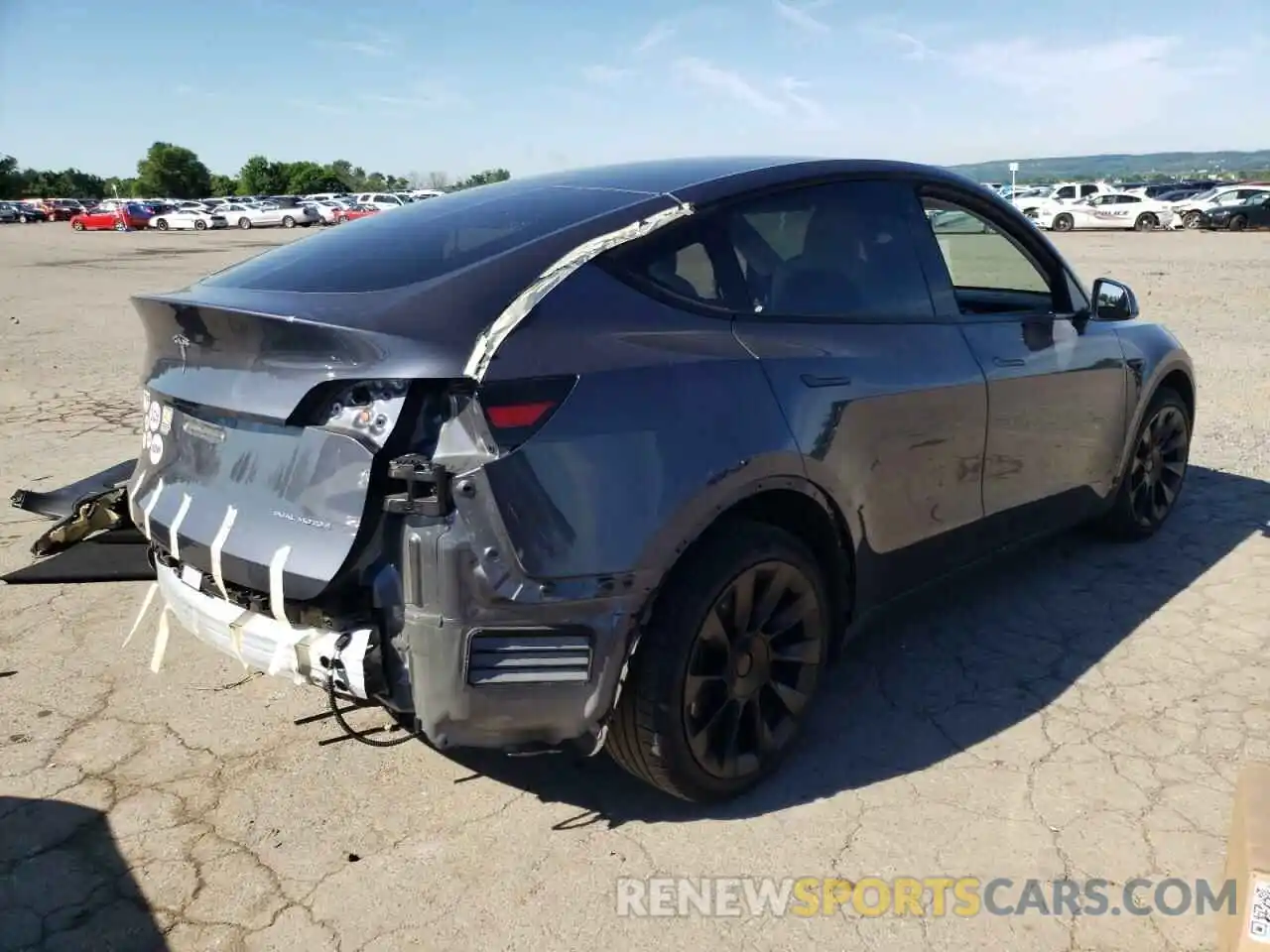 4 Photograph of a damaged car 5YJYGDEEXLF037444 TESLA MODEL Y 2020