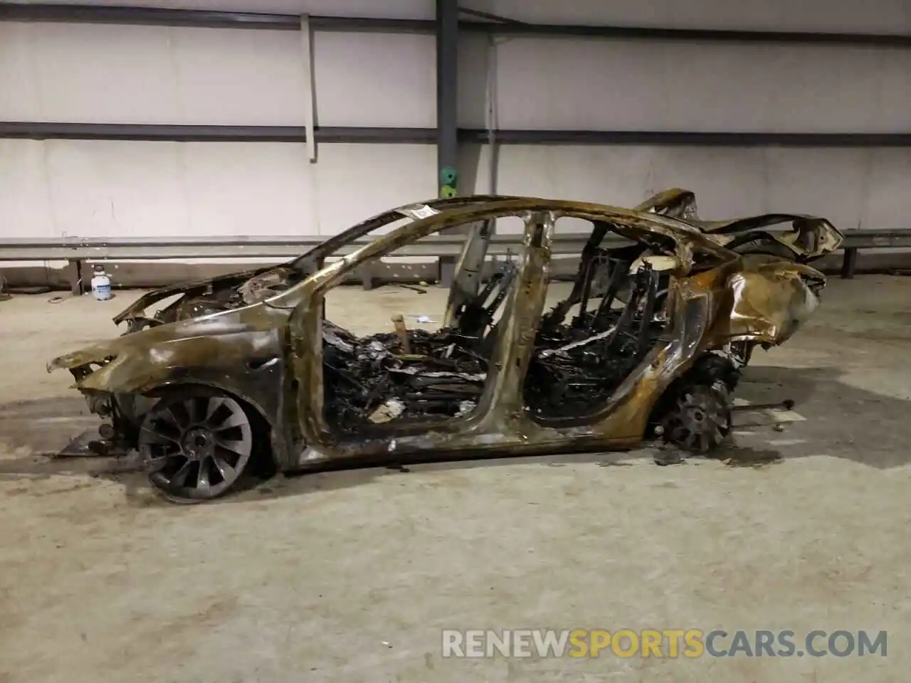 10 Photograph of a damaged car 5YJYGDEEXLF041235 TESLA MODEL Y 2020