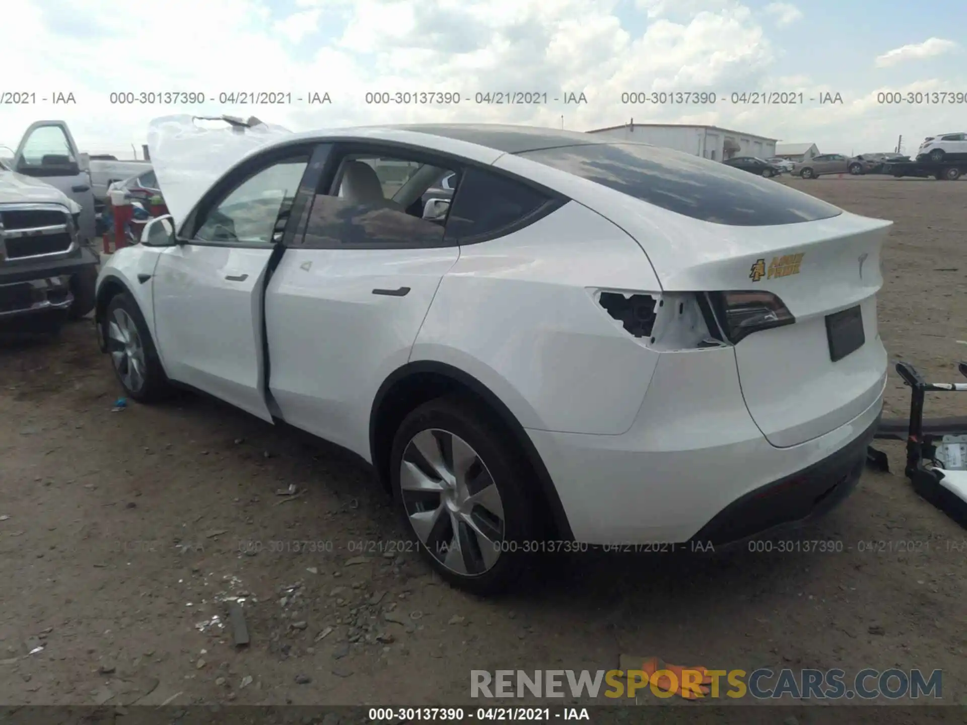 3 Photograph of a damaged car 5YJYGDEEXLF044829 TESLA MODEL Y 2020