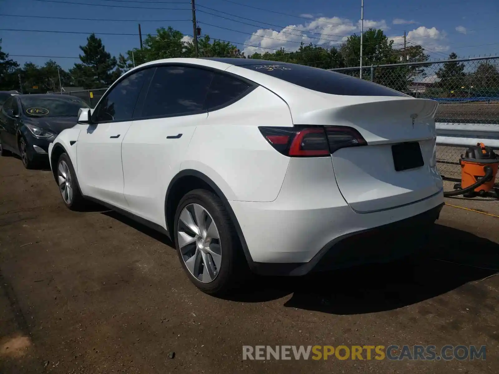 3 Photograph of a damaged car 5YJYGDEEXLF053448 TESLA MODEL Y 2020