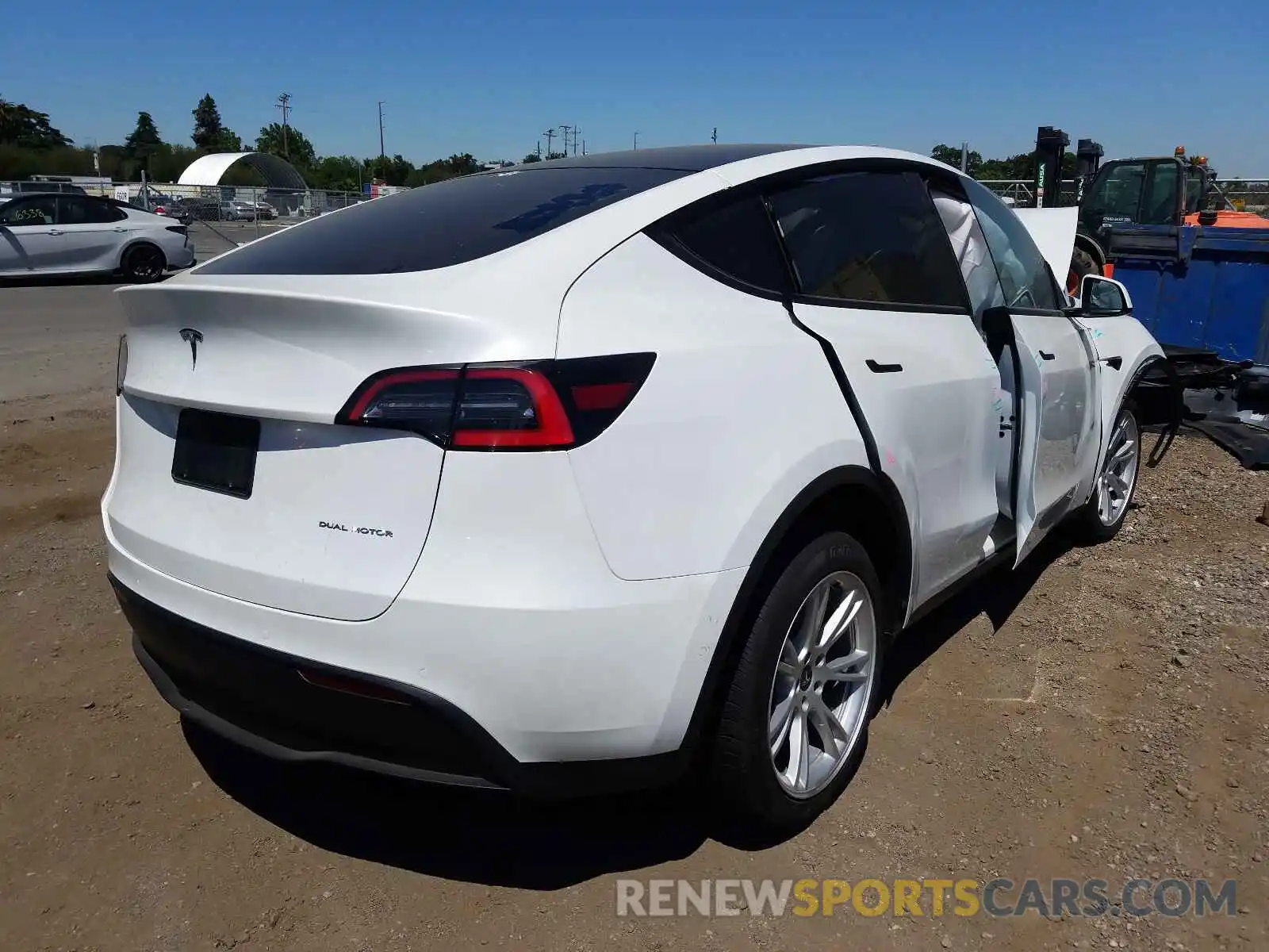 4 Photograph of a damaged car 5YJYGDEEXLF058942 TESLA MODEL Y 2020