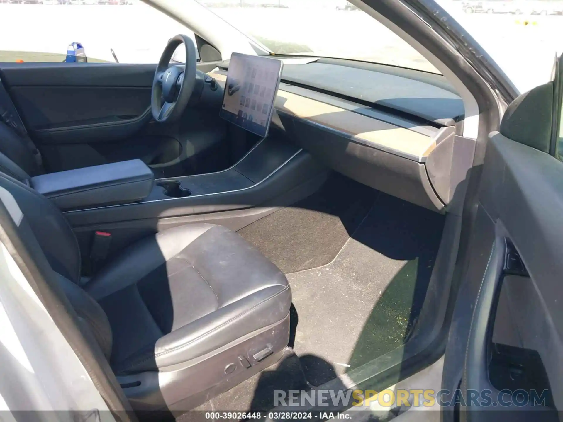 5 Photograph of a damaged car 5YJYGDEF0LF011931 TESLA MODEL Y 2020