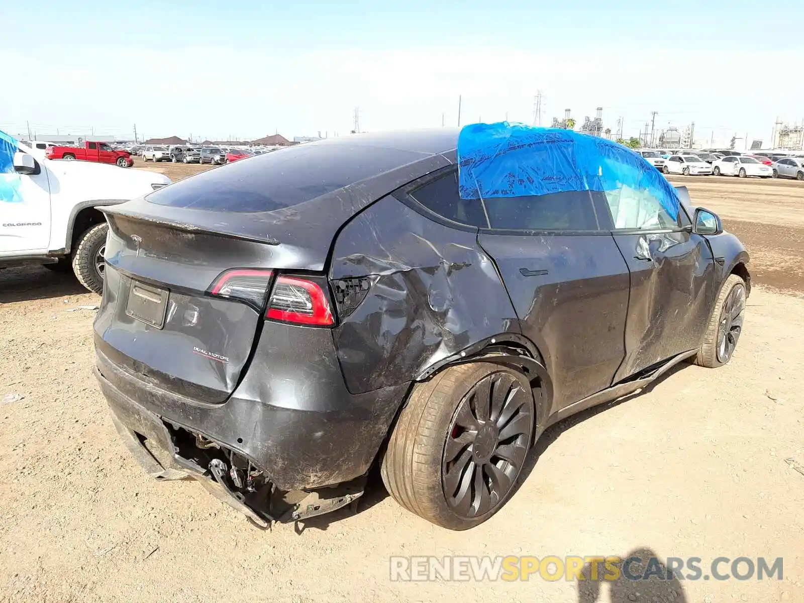 4 Photograph of a damaged car 5YJYGDEF1LF043335 TESLA MODEL Y 2020