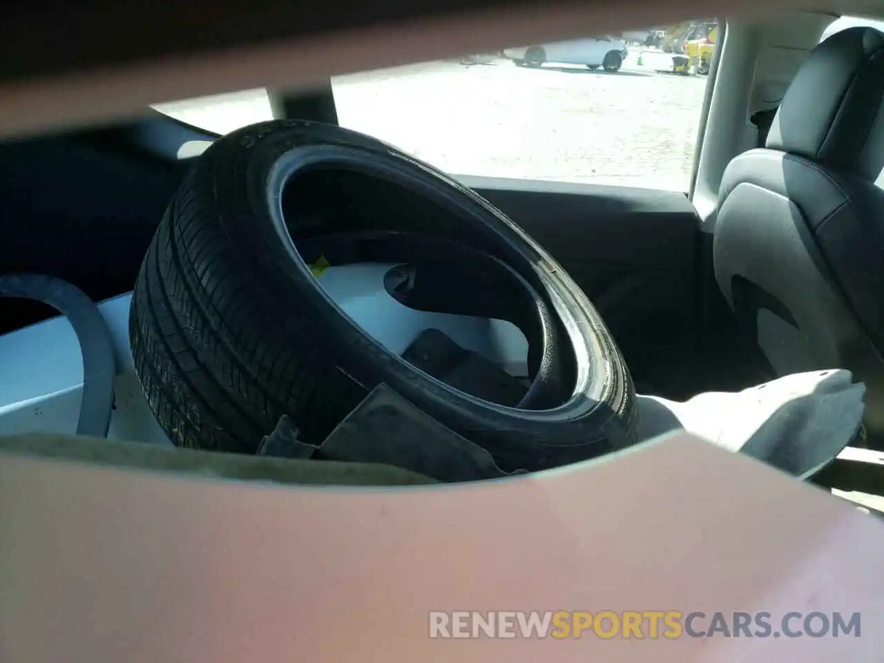 10 Photograph of a damaged car 5YJYGDEF3LF001975 TESLA MODEL Y 2020