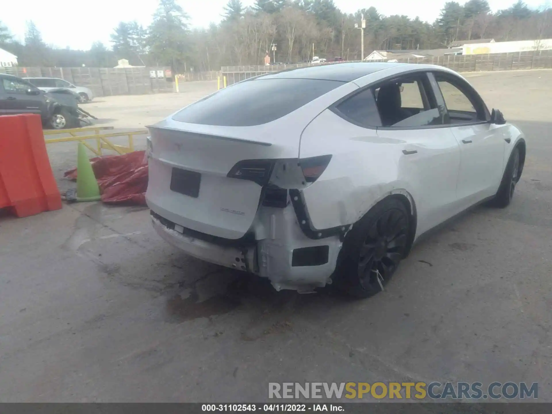 4 Photograph of a damaged car 5YJYGDEF3LF012300 TESLA MODEL Y 2020