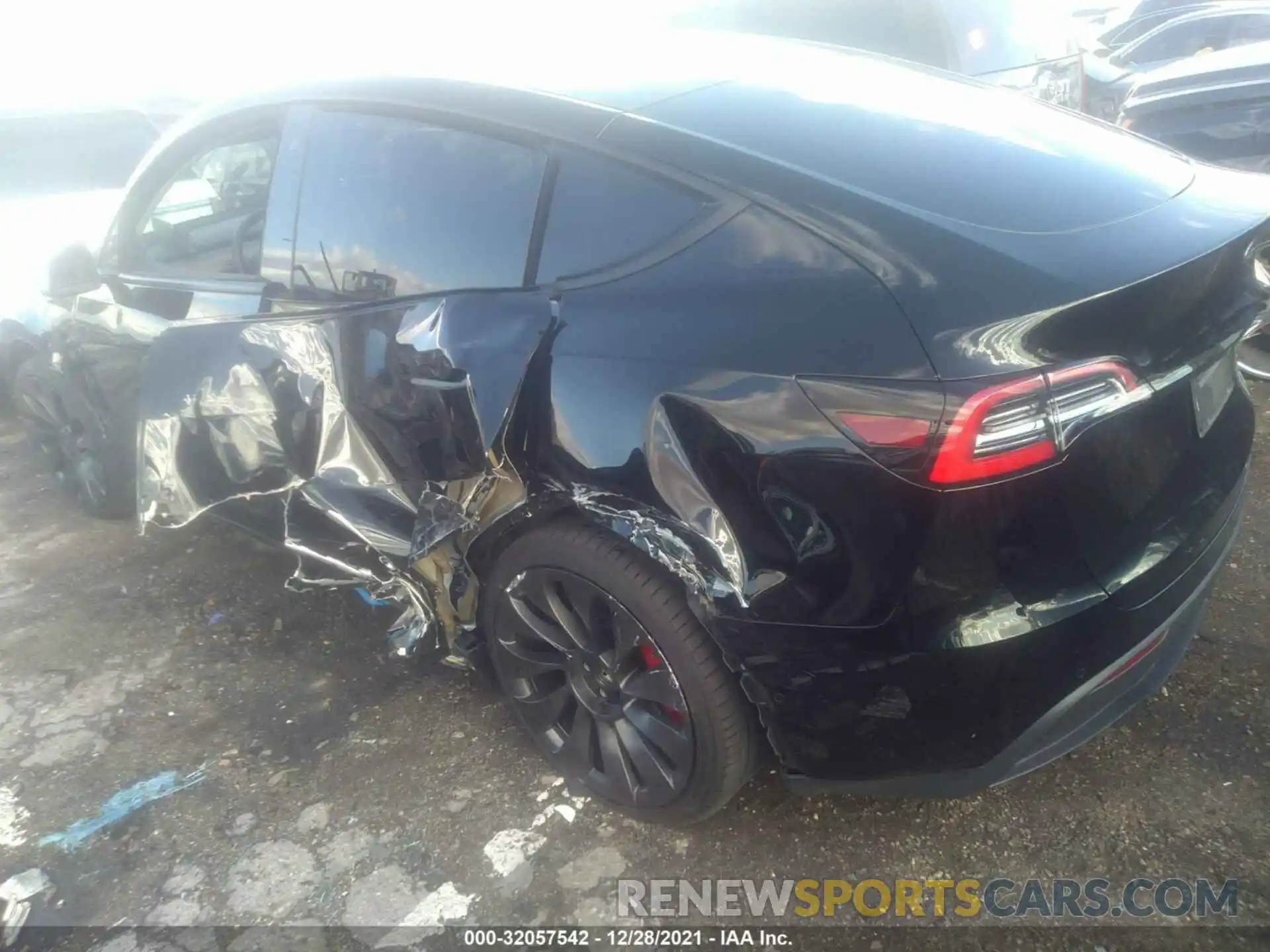 3 Photograph of a damaged car 5YJYGDEF3LF038444 TESLA MODEL Y 2020