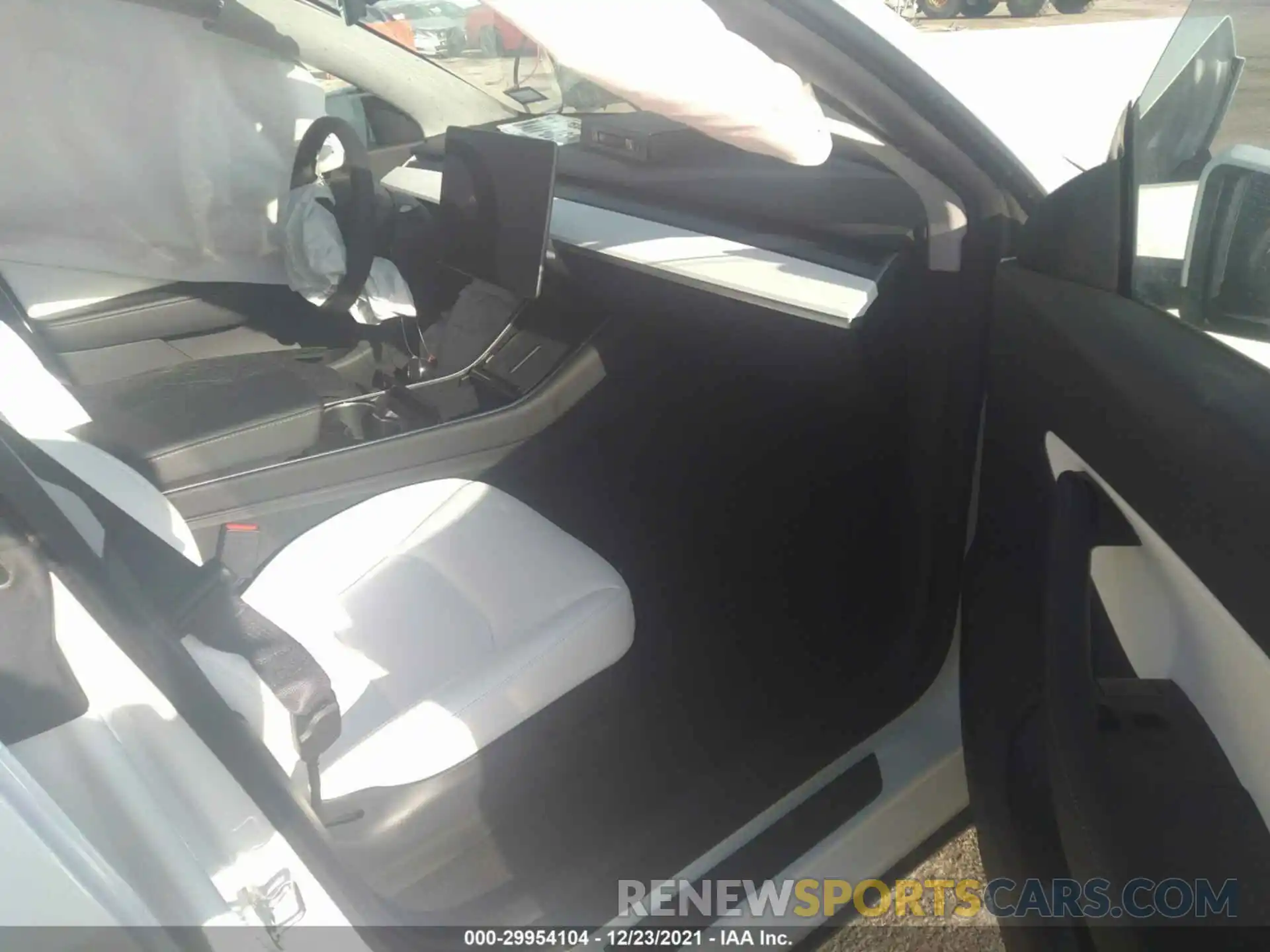 5 Photograph of a damaged car 5YJYGDEF3LF040775 TESLA MODEL Y 2020