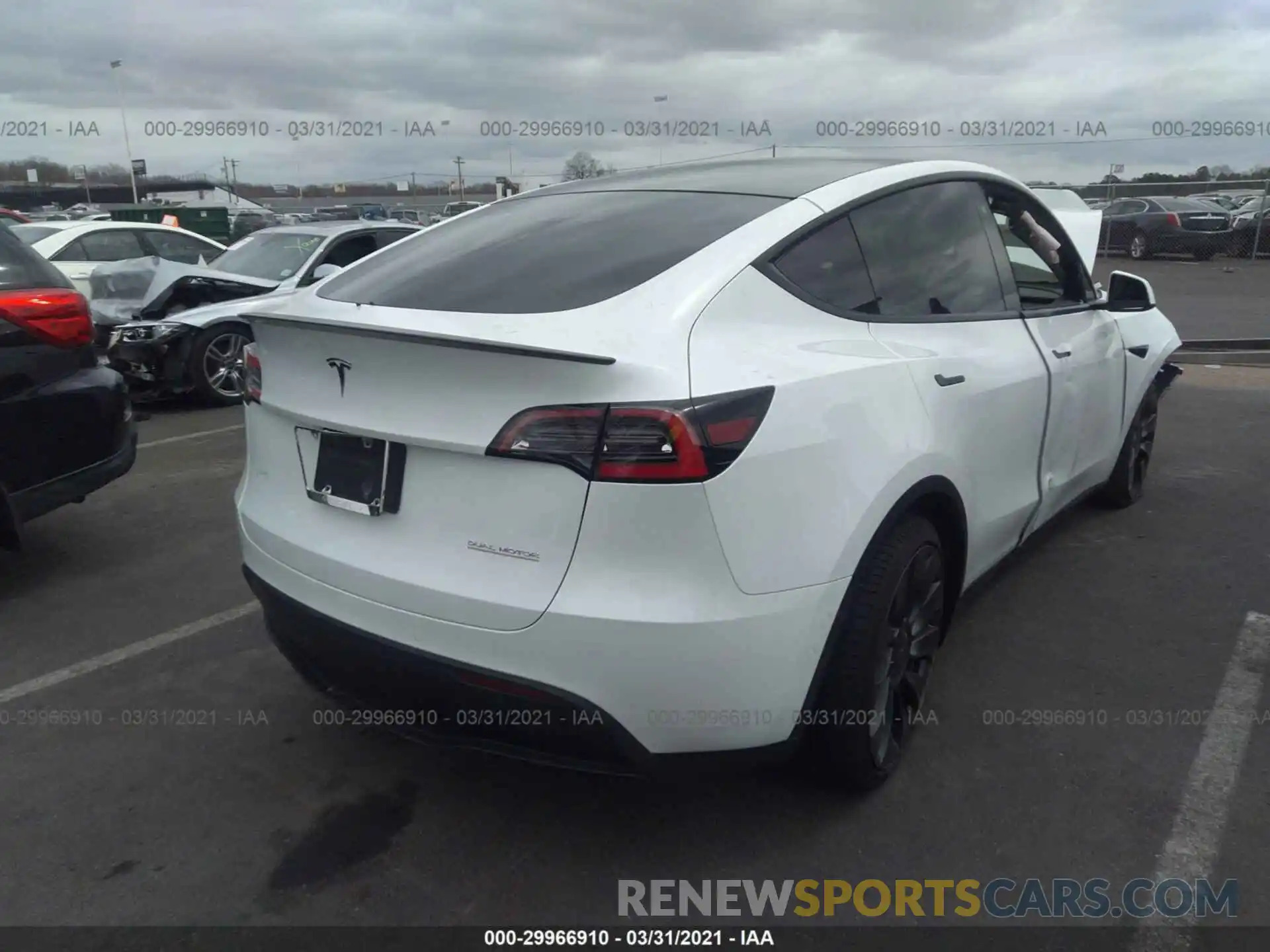 4 Photograph of a damaged car 5YJYGDEF3LF050030 TESLA MODEL Y 2020