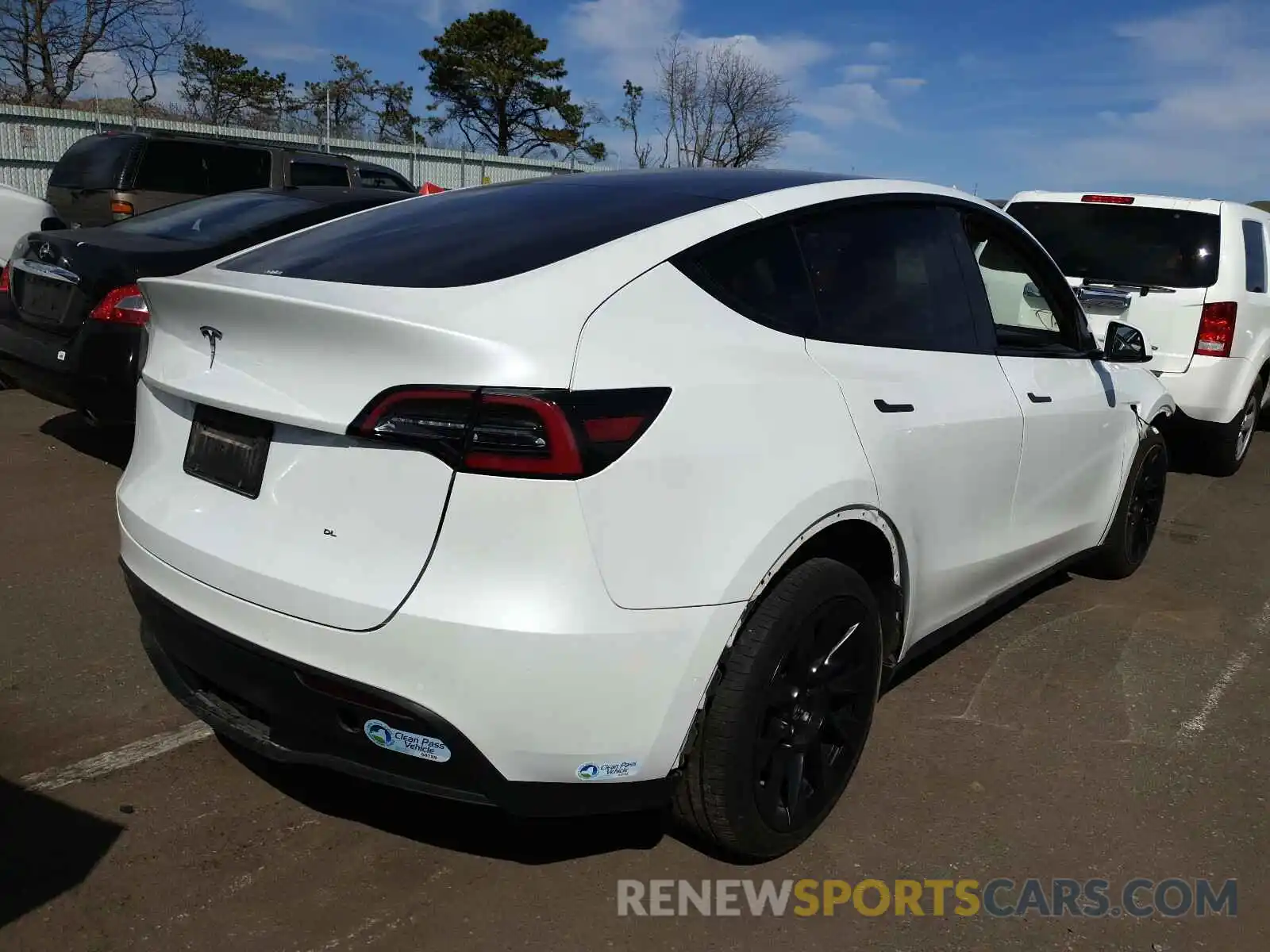 4 Photograph of a damaged car 5YJYGDEF4LF002780 TESLA MODEL Y 2020