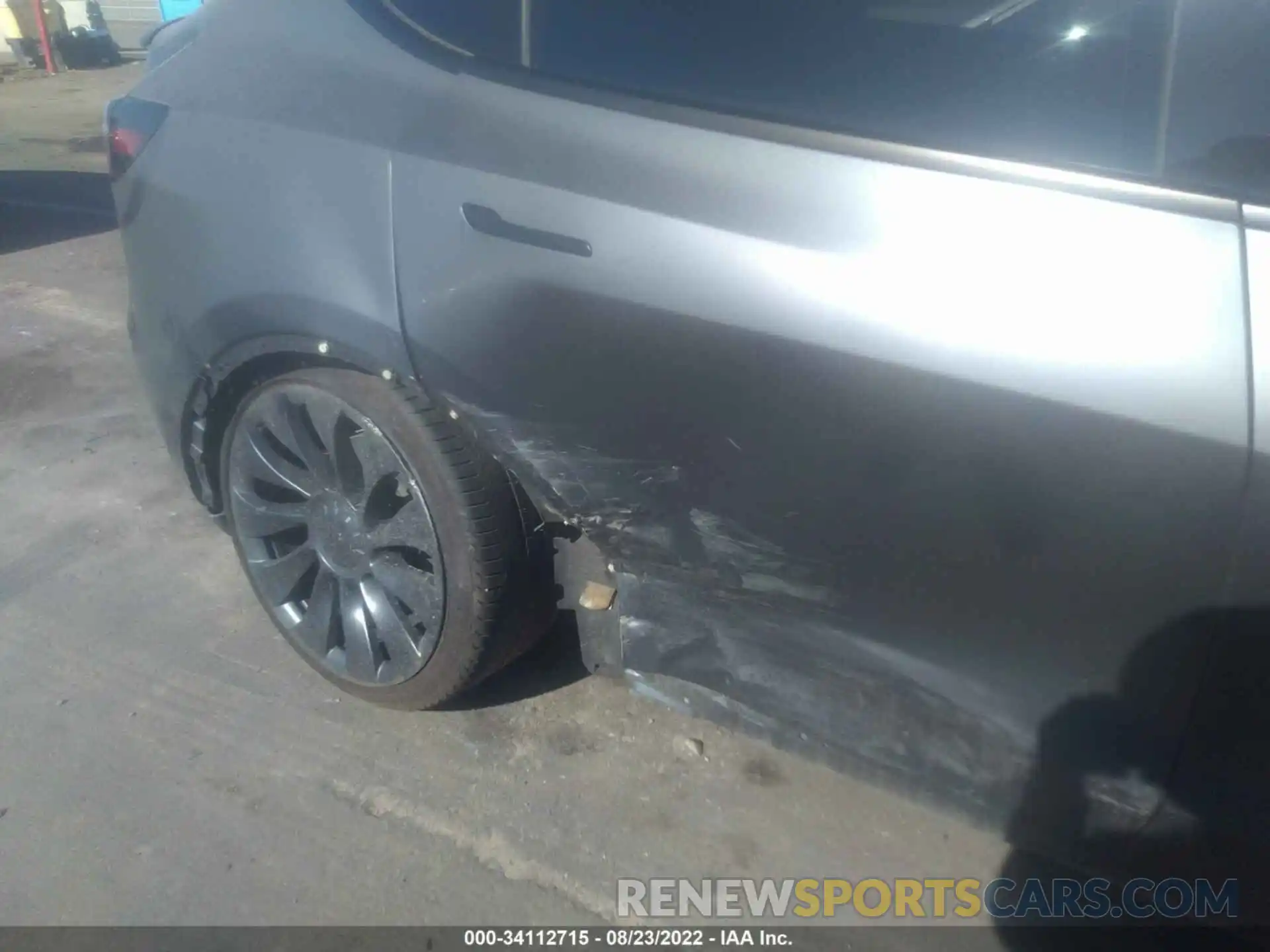 6 Photograph of a damaged car 5YJYGDEF4LF016405 TESLA MODEL Y 2020