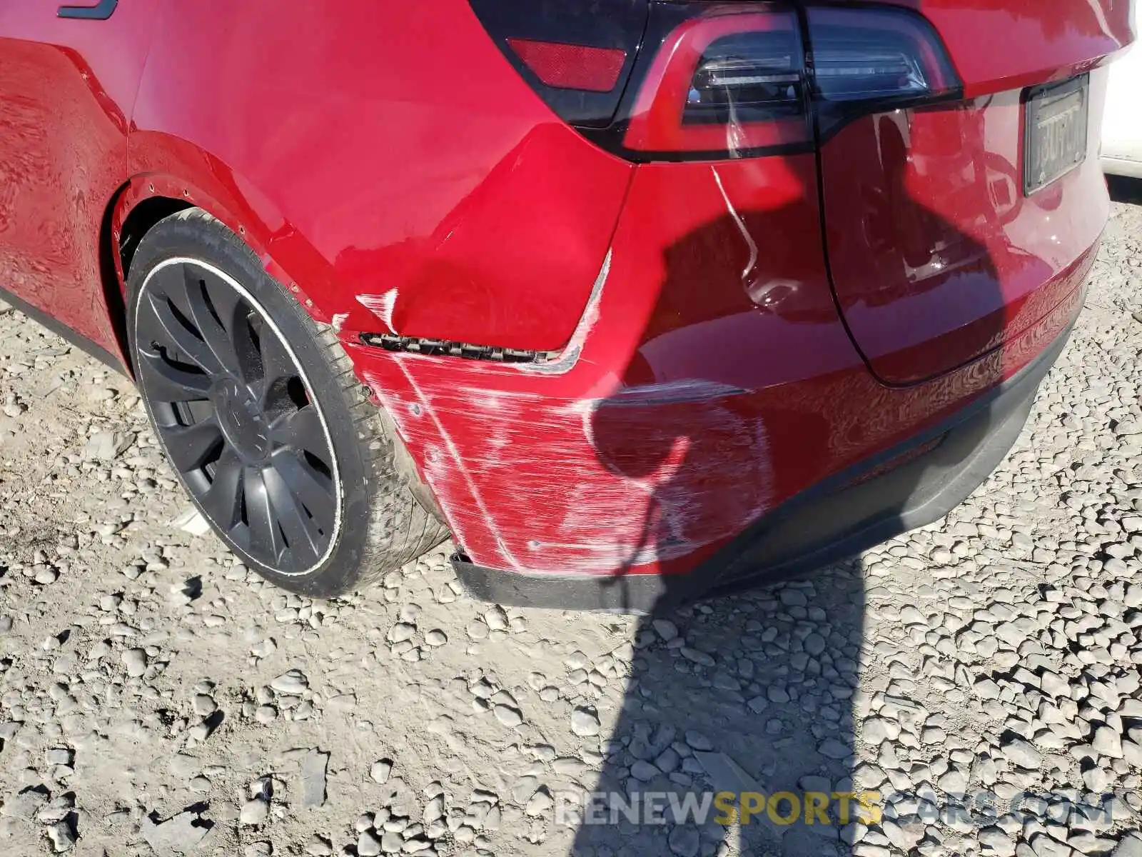 9 Photograph of a damaged car 5YJYGDEF4LF017487 TESLA MODEL Y 2020