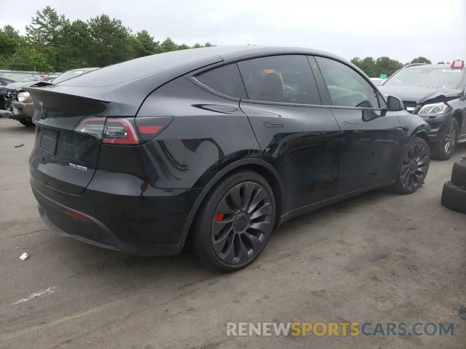 4 Photograph of a damaged car 5YJYGDEF5LF012153 TESLA MODEL Y 2020