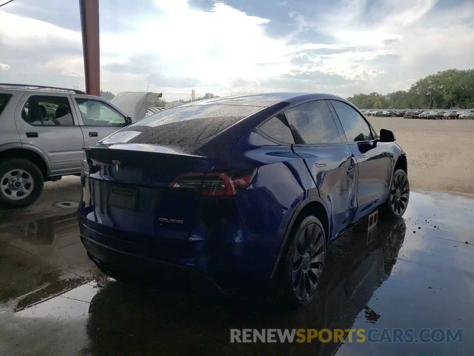 4 Photograph of a damaged car 5YJYGDEF5LF022942 TESLA MODEL Y 2020