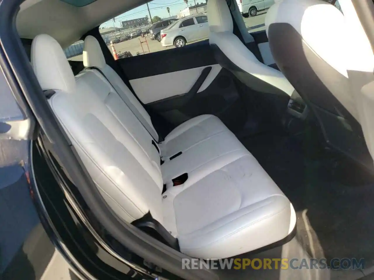 6 Photograph of a damaged car 5YJYGDEF5LF058775 TESLA MODEL Y 2020