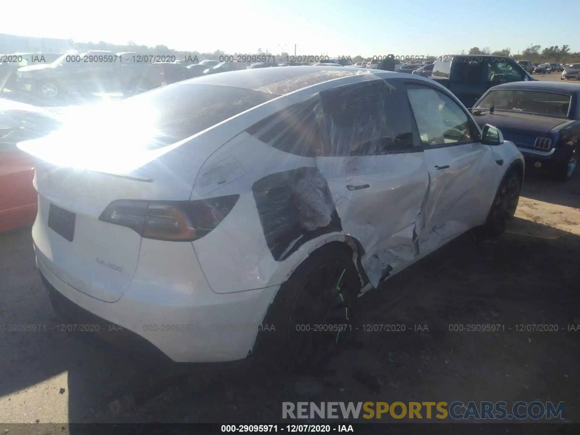 4 Photograph of a damaged car 5YJYGDEF6LF011657 TESLA MODEL Y 2020