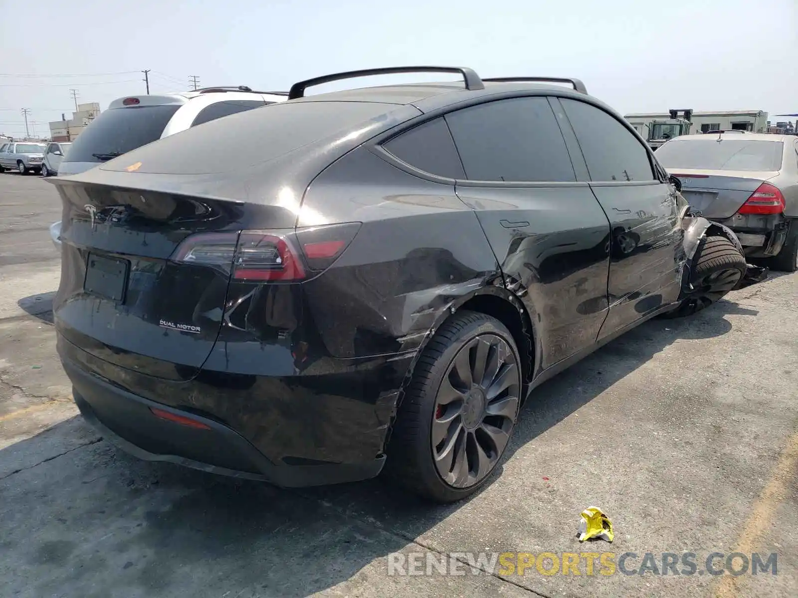 4 Photograph of a damaged car 5YJYGDEF6LF016468 TESLA MODEL Y 2020