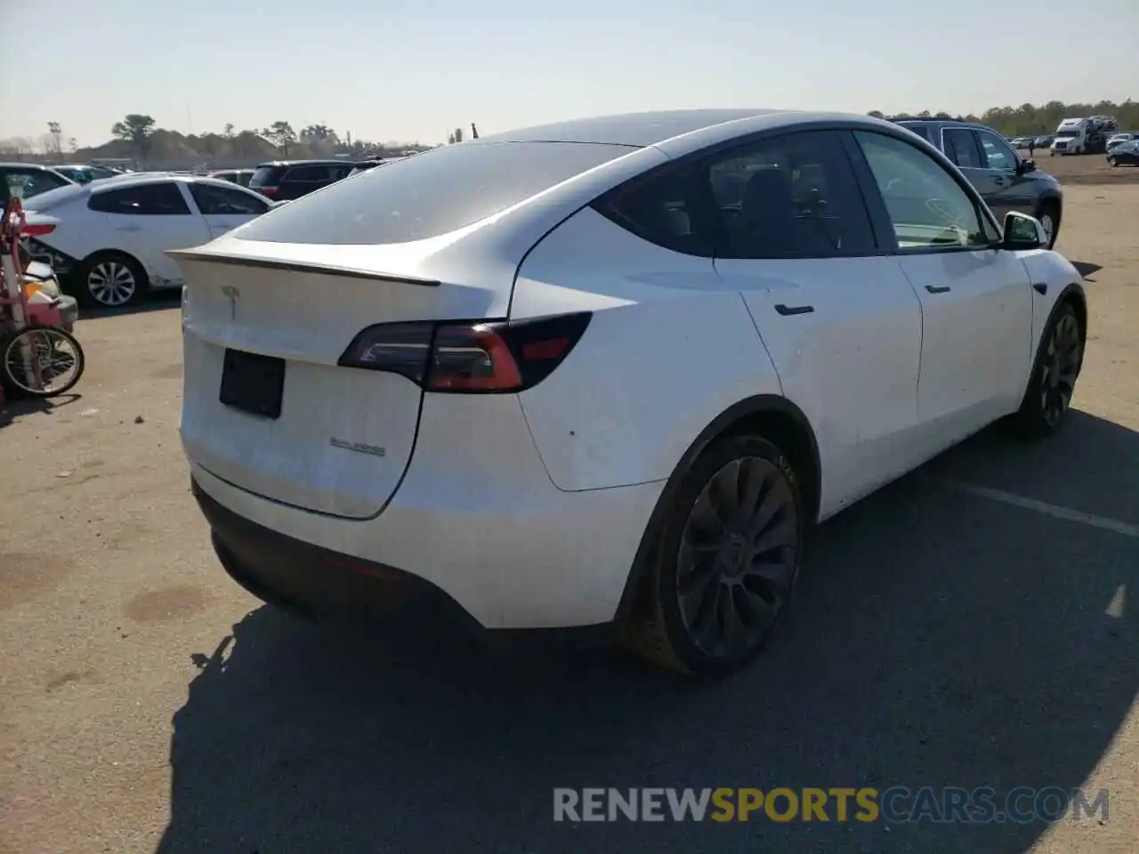 4 Photograph of a damaged car 5YJYGDEF6LF046764 TESLA MODEL Y 2020