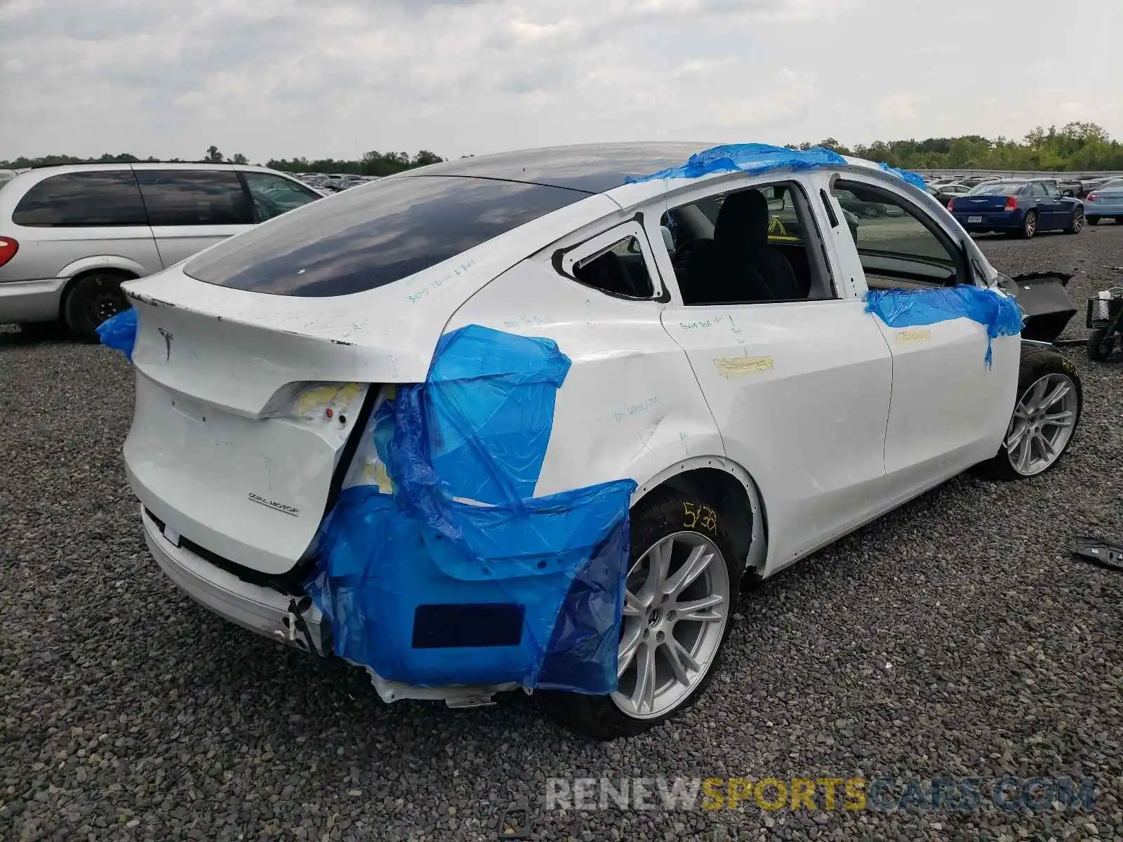 4 Photograph of a damaged car 5YJYGDEF7LF017922 TESLA MODEL Y 2020