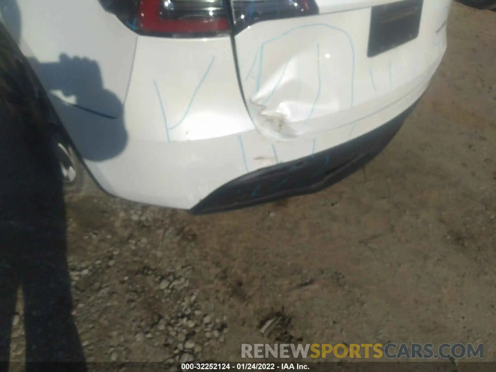 10 Photograph of a damaged car 5YJYGDEF7LF028063 TESLA MODEL Y 2020